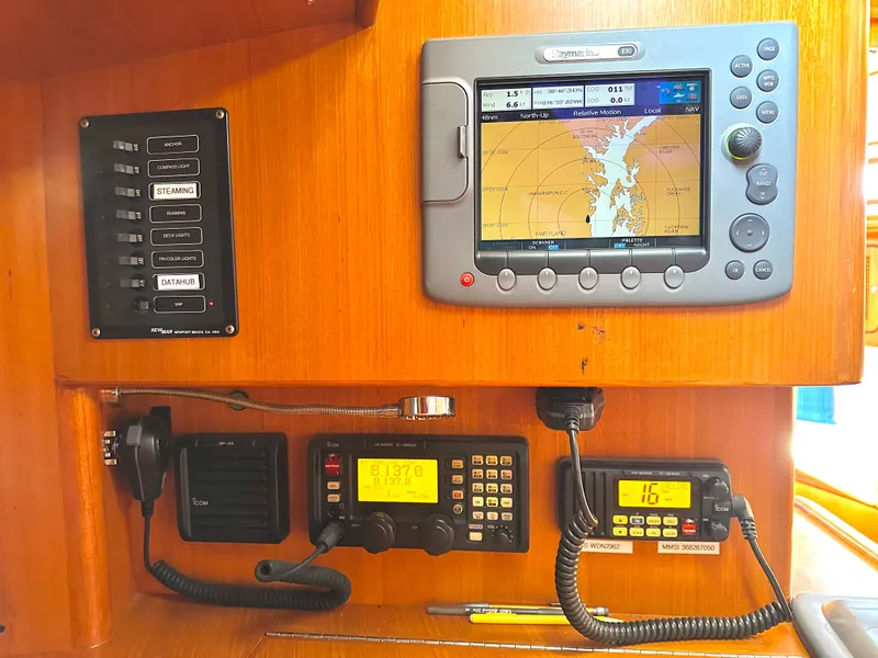 Slide: The Image of Passport 470 2006 - 28