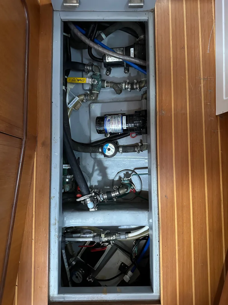 Slide: The Image of Passport 470 2006 - 32