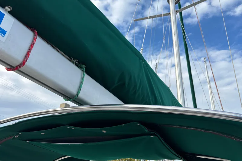 Slide: The Image of Navigation instruments on a 1999 Catalina 380 sailboat, featuring Raymarine and B&G displays. - 7