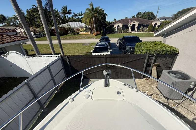 Slide: The Image of 2007 Hydra-Sports Vector 2900 VX boat parked in a residential driveway. - 147