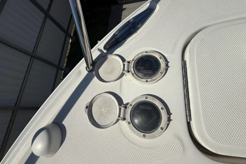 Slide: The Image of 2007 Hydra-Sports Vector 2900 VX deck with open Maxwell hatches. - 150