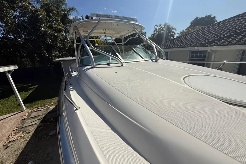 Slide: The Image of 2007 Hydra-Sports Vector 2900 VX boat docked near a house, surrounded by trees. - 157