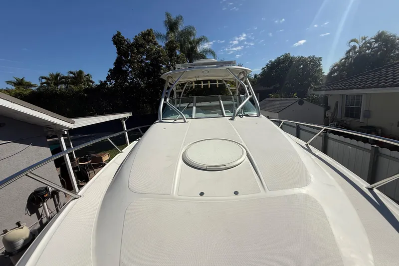 Slide: The Image of 2007 Hydra-Sports Vector 2900 VX boat docked, surrounded by trees and houses. - 159