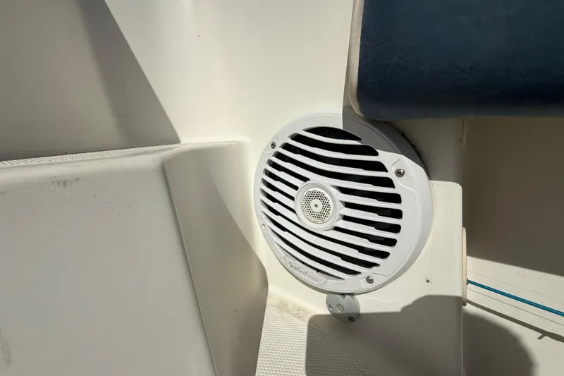 Slide: The Image of Speaker on 2007 Hydra-Sports Vector 2900 VX boat interior, white and blue design. - 166