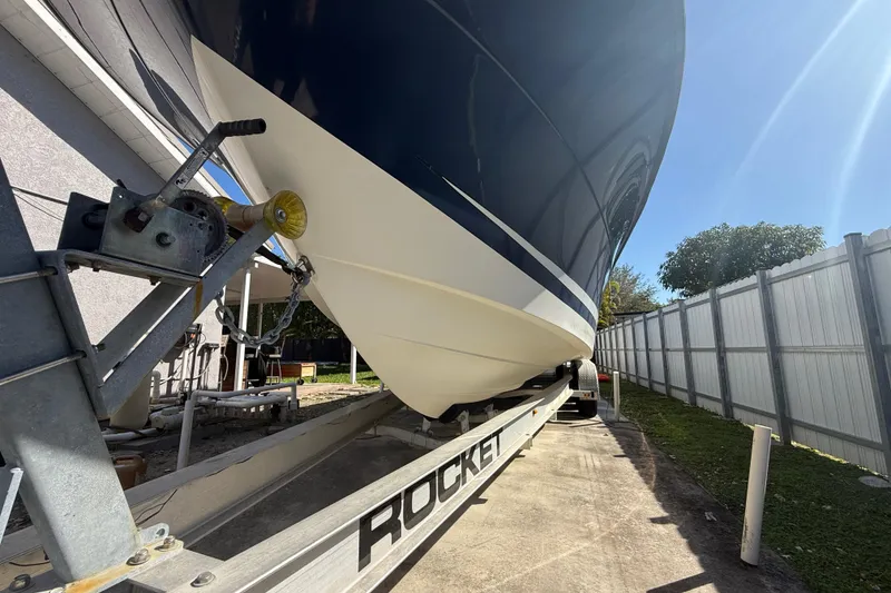 Slide: The Image of 2007 Hydra-Sports Vector 2900 VX boat on trailer, side view under bright sky. - 178