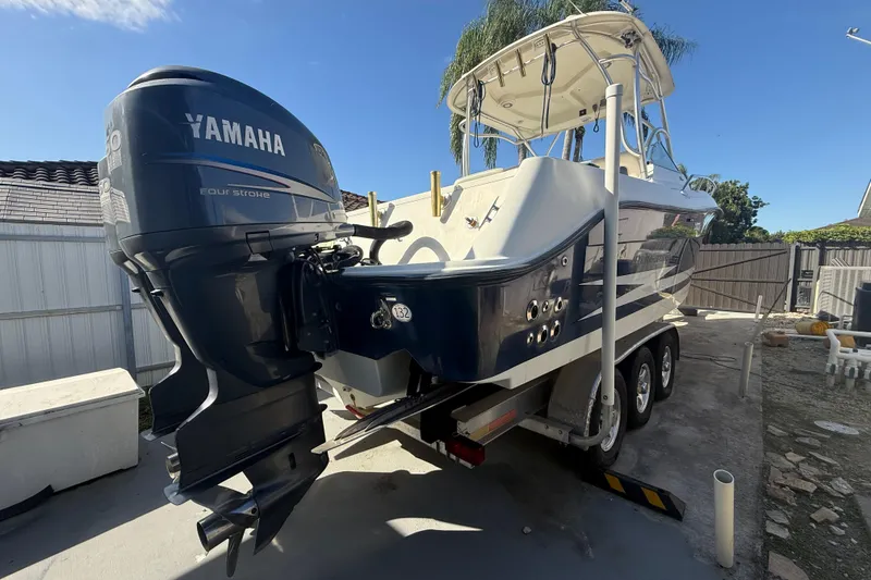Slide: The Image of 2007 Hydra-Sports Vector 2900 VX boat with Yamaha outboard engine on trailer. - 28