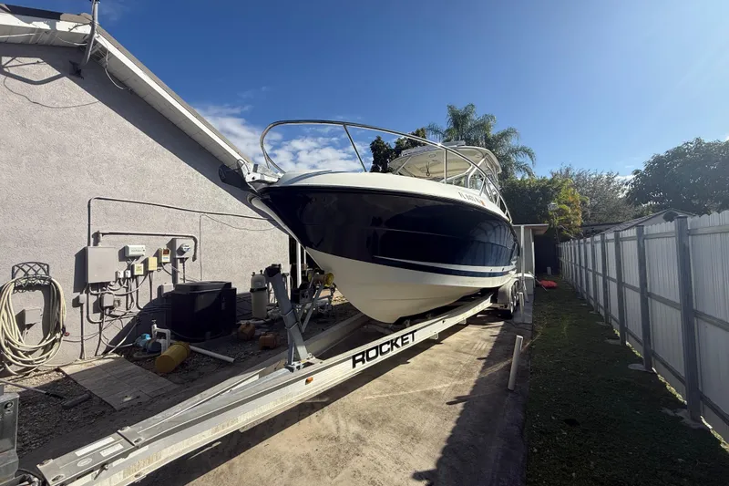 Slide: The Image of 2007 Hydra-Sports Vector 2900 VX boat on trailer, parked beside a house. - 30