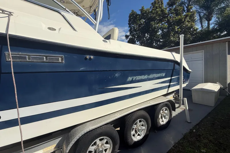 Slide: The Image of 2007 Hydra-Sports Vector 2900 VX boat on trailer, parked near a garage. - 36