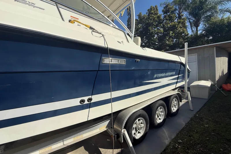 Slide: The Image of 2007 Hydra-Sports Vector 2900 VX boat on trailer, parked outdoors. - 37