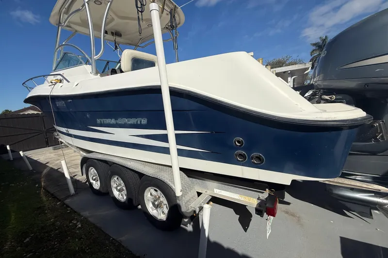 Slide: The Image of 2007 Hydra-Sports Vector 2900 VX boat on trailer, side view under clear sky. - 39