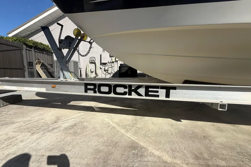 Slide: The Image of 2007 Hydra-Sports Vector 2900 VX boat on Rocket trailer in driveway. - 46