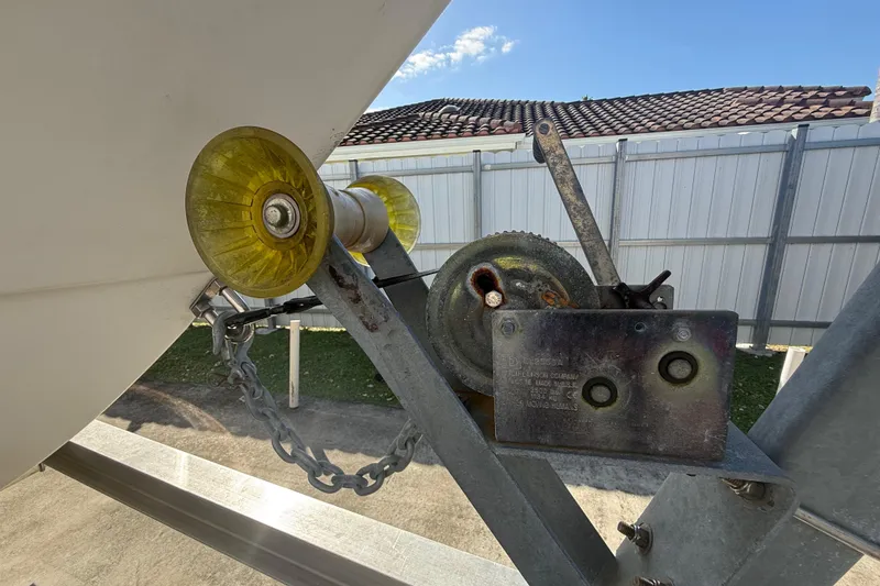 Slide: The Image of Trailer winch and rollers for 2007 Hydra-Sports Vector 2900 VX boat. - 49