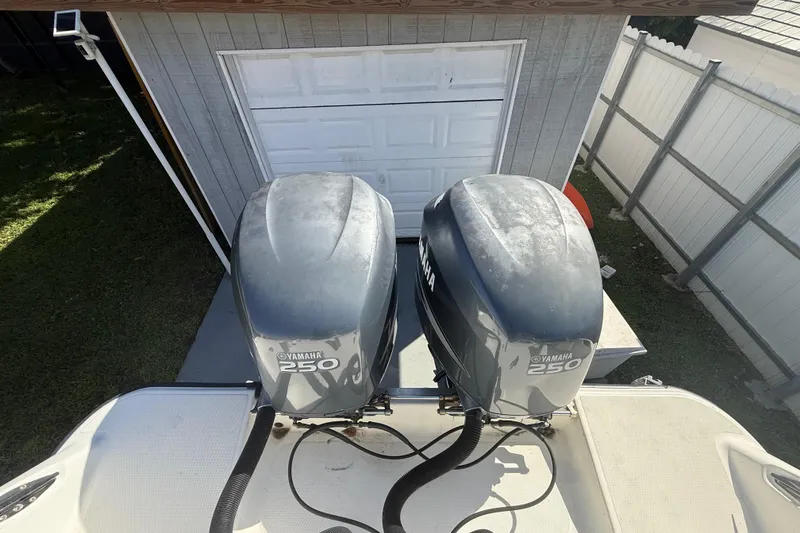 Slide: The Image of 2007 Hydra-Sports Vector 2900 VX with twin Yamaha 250 engines, parked near a garage. - 67