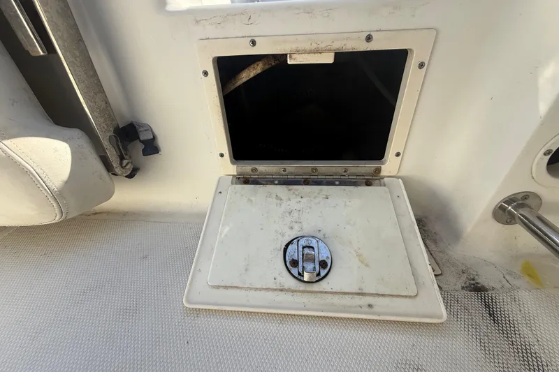 Slide: The Image of 2007 Hydra-Sports Vector 2900 VX boat compartment with open hatch and latch. - 79