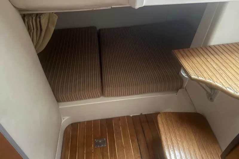 Slide: The Image of 2007 Hydra-Sports Vector 2900 VX boat on trailer, sunny day, residential background. - 8