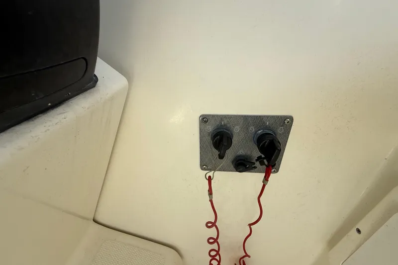 Slide: The Image of Control panel on a 2007 Hydra-Sports Vector 2900 VX boat interior. - 82