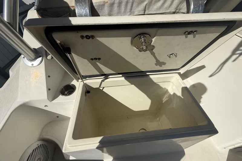 Slide: The Image of Open storage compartment on 2007 Hydra-Sports Vector 2900 VX boat. - 89