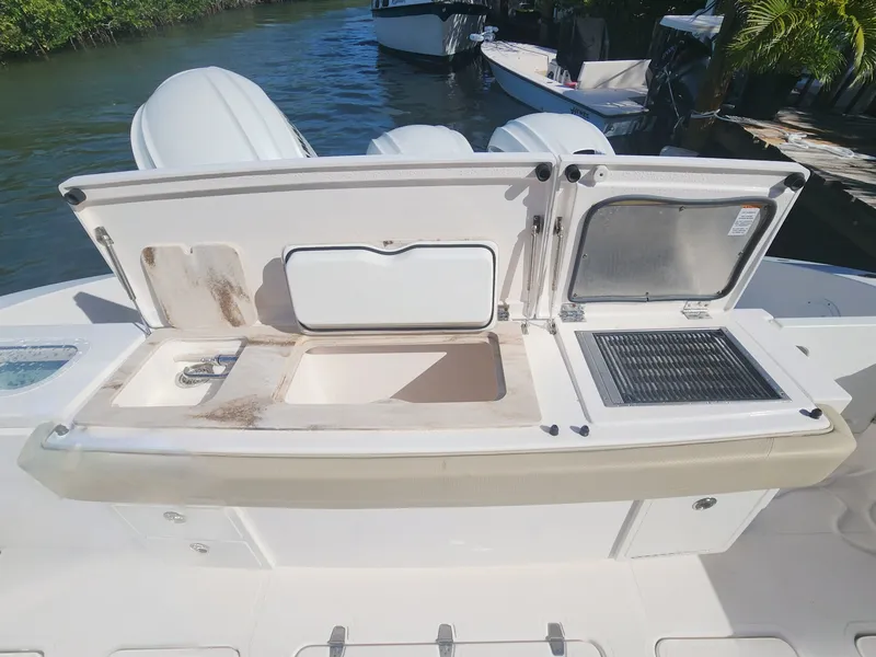 Slide: The Image of 2019 PURSUIT 408 S - Image 16 - 16