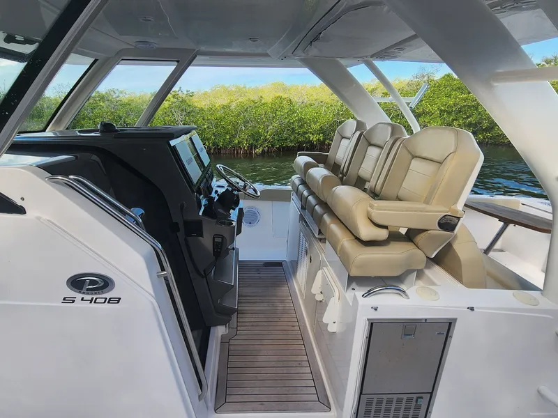 Slide: The Image of 2019 PURSUIT 408 S - Image 18 - 18