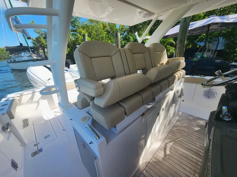 Slide: The Image of 2019 PURSUIT 408 S - Image 19 - 19