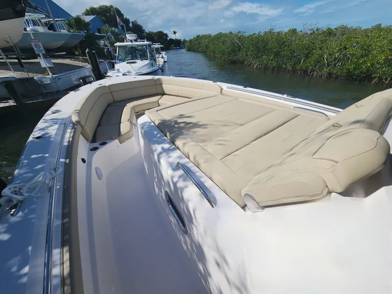 Slide: The Image of 2019 PURSUIT 408 S - Image 26 - 26