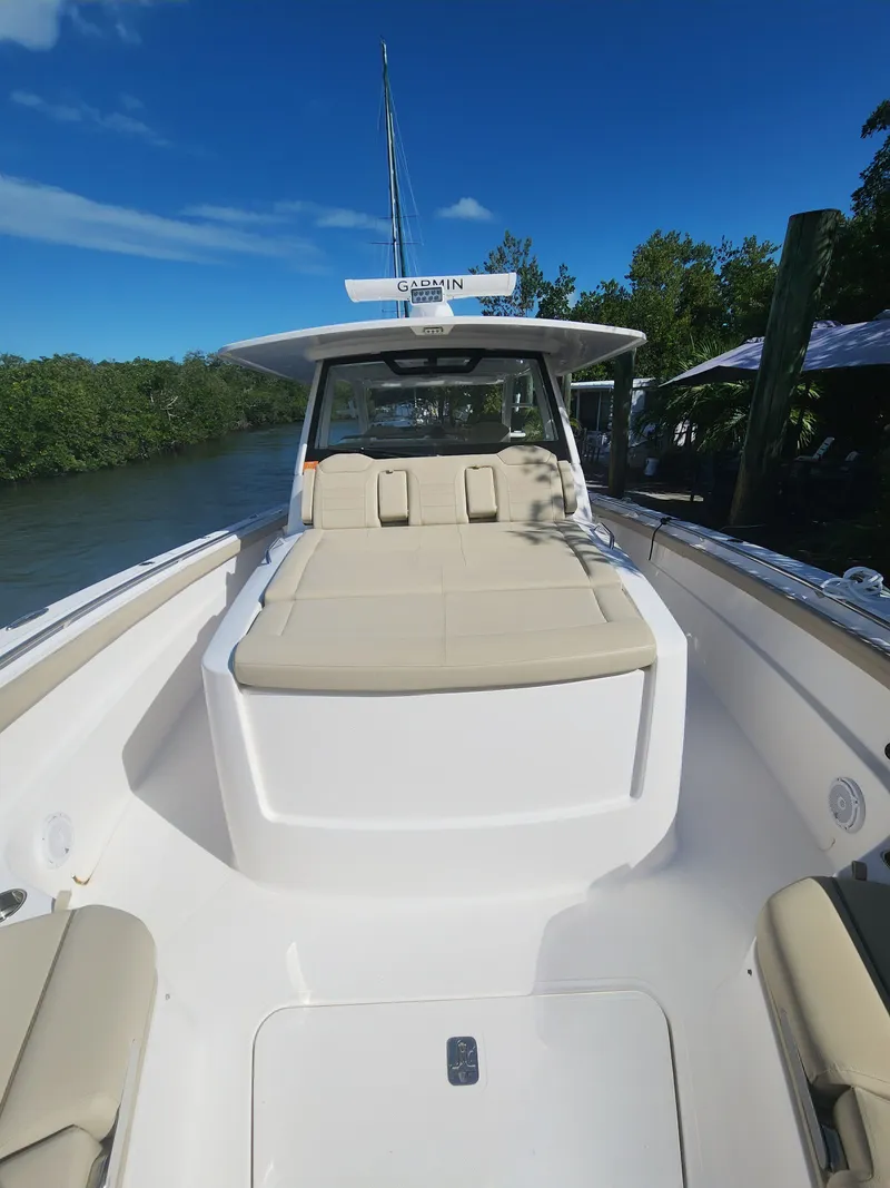 Slide: The Image of 2019 PURSUIT 408 S - Image 29 - 29