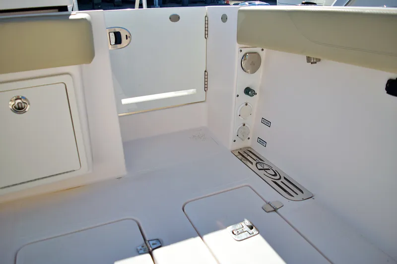 Slide: The Image of 2019 PURSUIT 408 S - Image 36 - 36