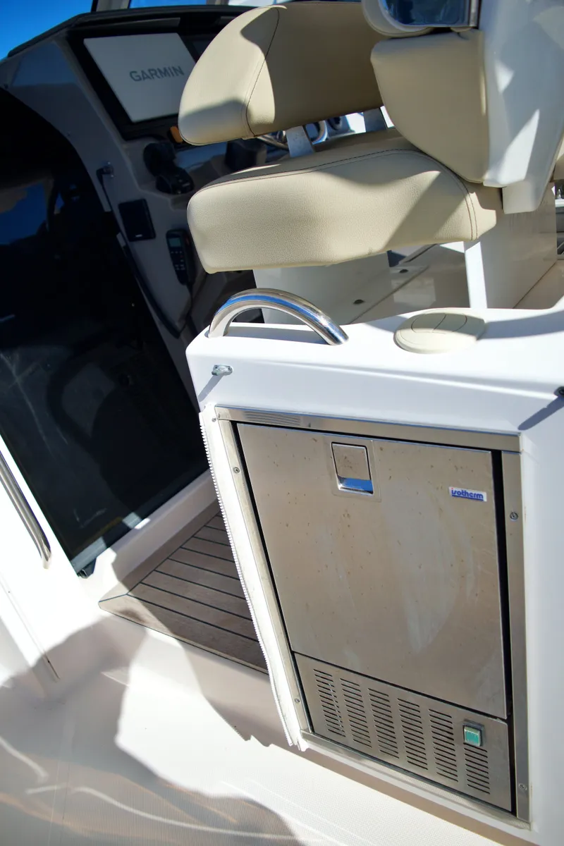 Slide: The Image of 2019 PURSUIT 408 S - Image 41 - 41