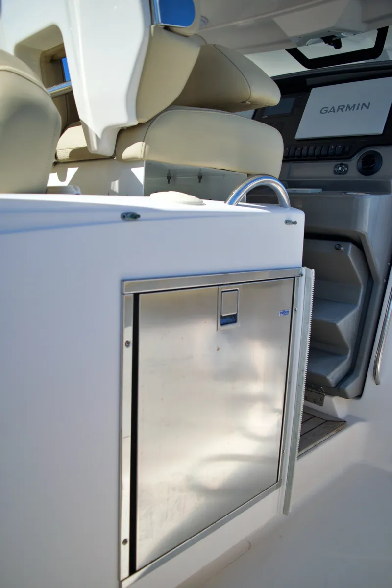 Slide: The Image of 2019 PURSUIT 408 S - Image 42 - 42