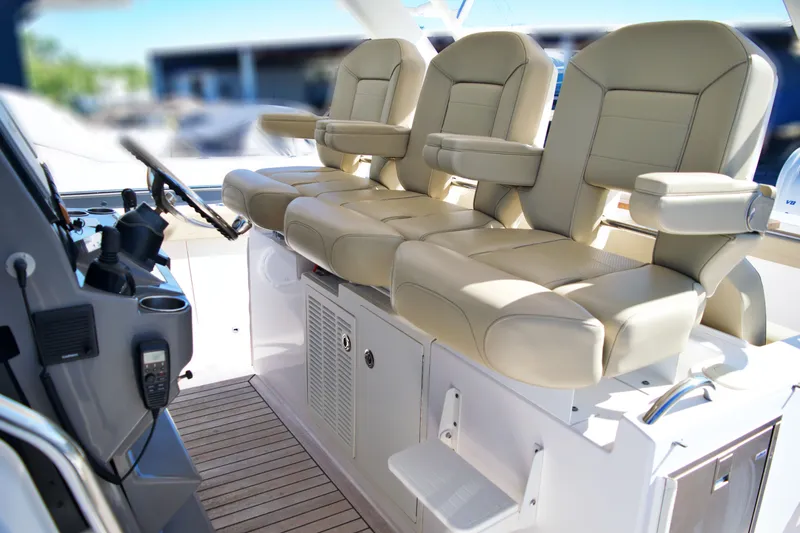 Slide: The Image of 2019 PURSUIT 408 S - Image 51 - 51