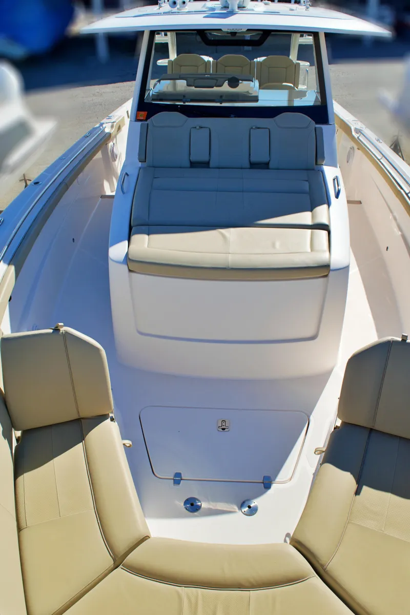 Slide: The Image of 2019 PURSUIT 408 S - Image 80 - 80