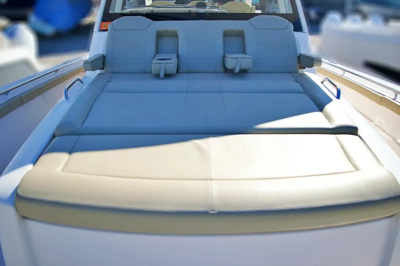 Slide: The Image of 2019 PURSUIT 408 S - Image 95 - 95