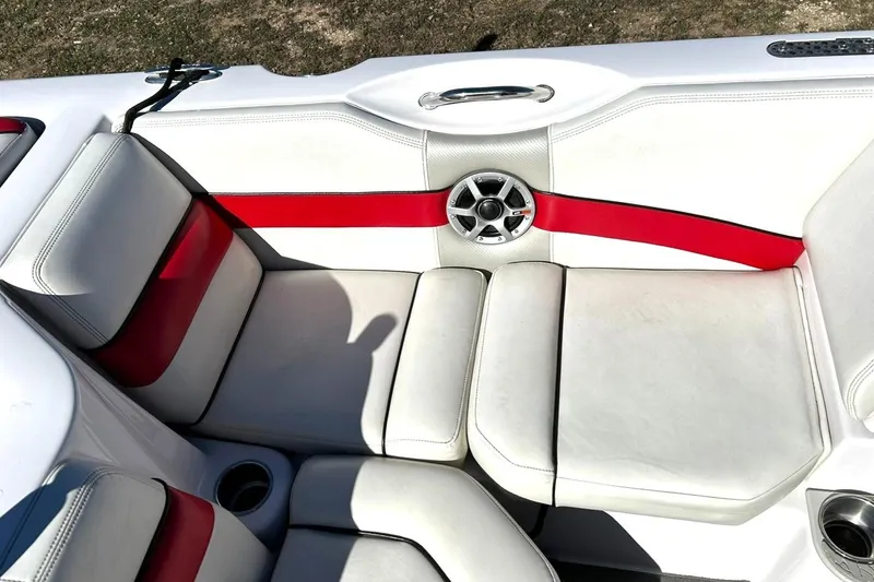 Slide: The Image of 2007 Nautique Super Air Nautique 220 interior with white and red seating and speaker. - 34