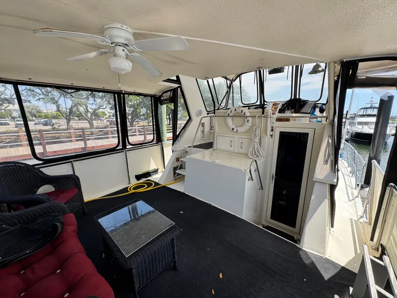 Slide: The Image of Hatteras 40 Motor Yacht 1991 - 12