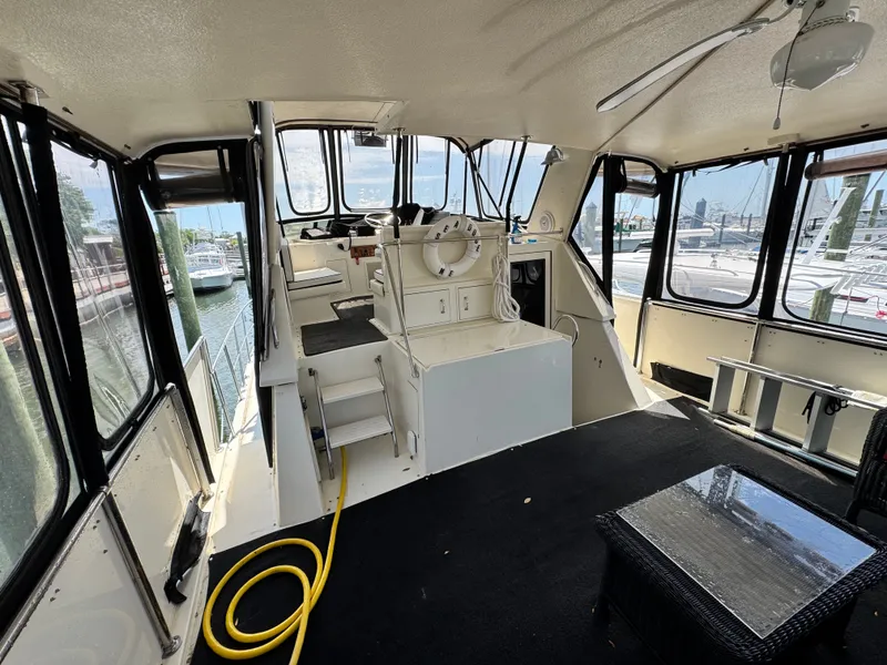 Slide: The Image of Hatteras 40 Motor Yacht 1991 - 13
