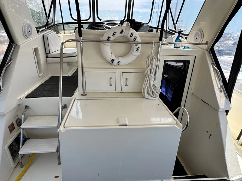 Slide: The Image of Hatteras 40 Motor Yacht 1991 - 14