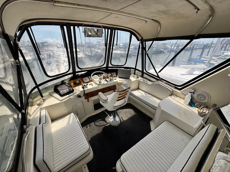 Slide: The Image of Hatteras 40 Motor Yacht 1991 - 15