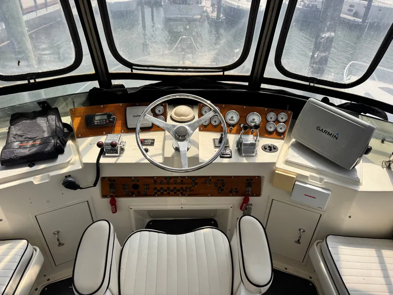 Slide: The Image of Hatteras 40 Motor Yacht 1991 - 16