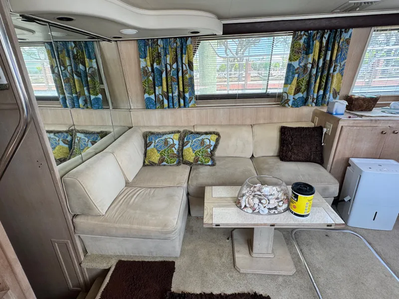 Slide: The Image of Hatteras 40 Motor Yacht 1991 - 22