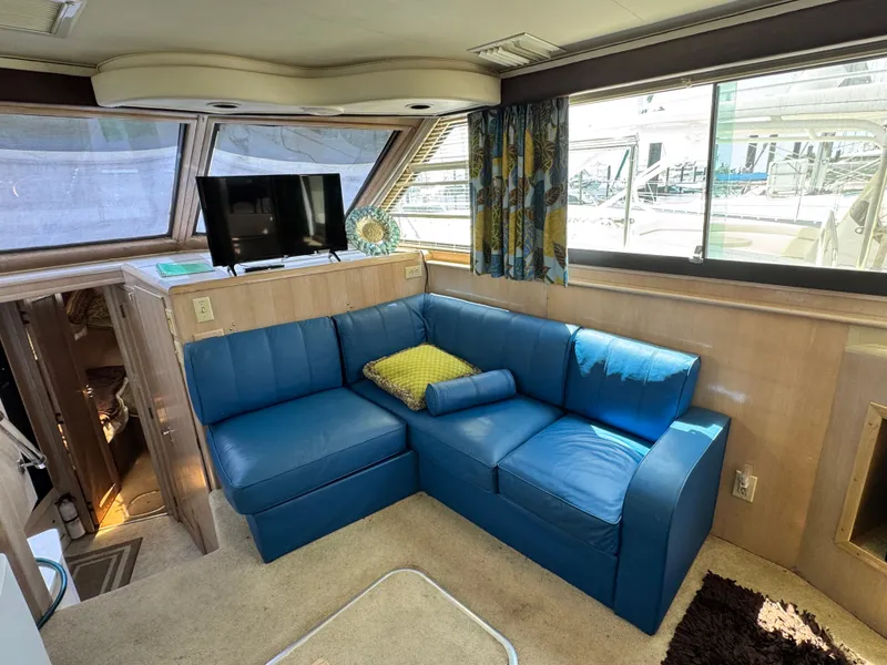 Slide: The Image of Hatteras 40 Motor Yacht 1991 - 23