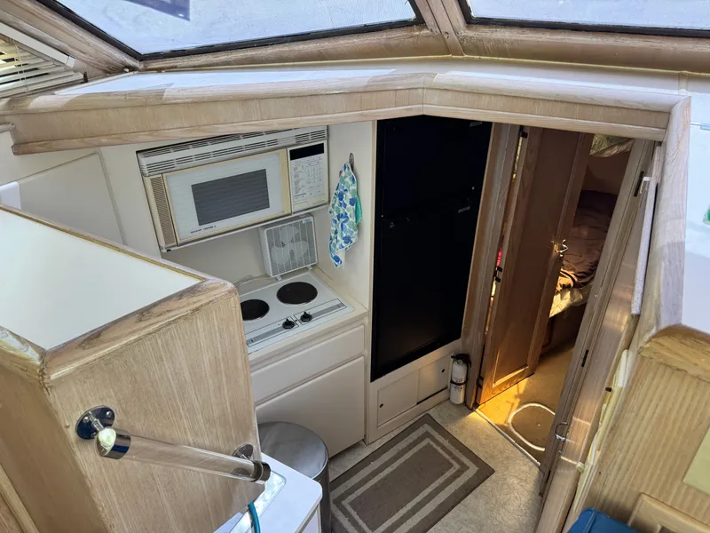 Slide: The Image of Hatteras 40 Motor Yacht 1991 - 24