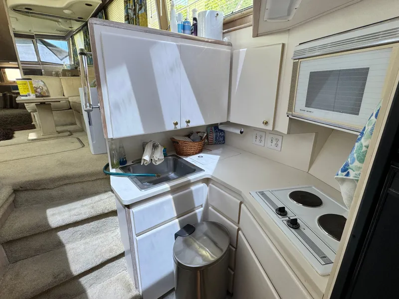Slide: The Image of Hatteras 40 Motor Yacht 1991 - 25