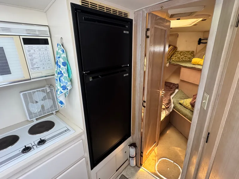 Slide: The Image of Hatteras 40 Motor Yacht 1991 - 26
