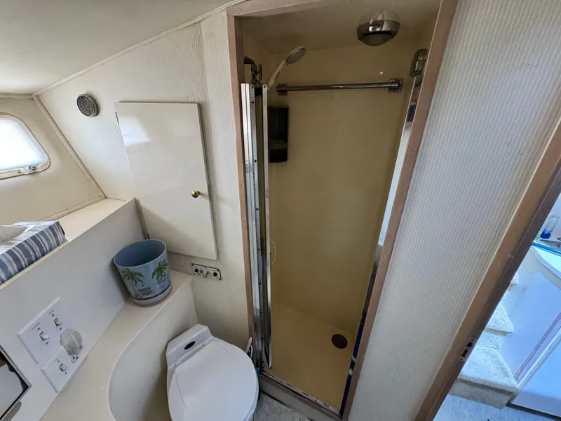 Slide: The Image of Hatteras 40 Motor Yacht 1991 - 28