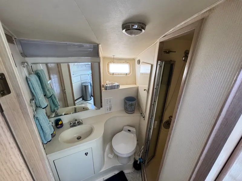 Slide: The Image of Hatteras 40 Motor Yacht 1991 - 29
