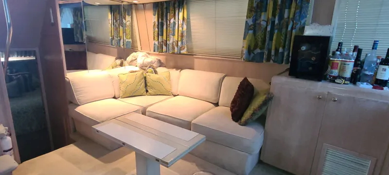 Slide: The Image of Hatteras 40 Motor Yacht 1991 - 3