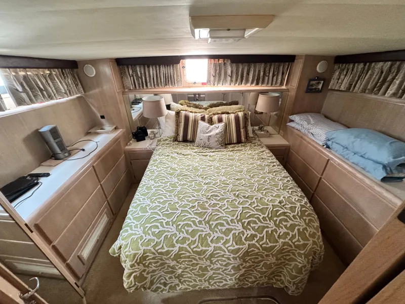 Slide: The Image of Hatteras 40 Motor Yacht 1991 - 31