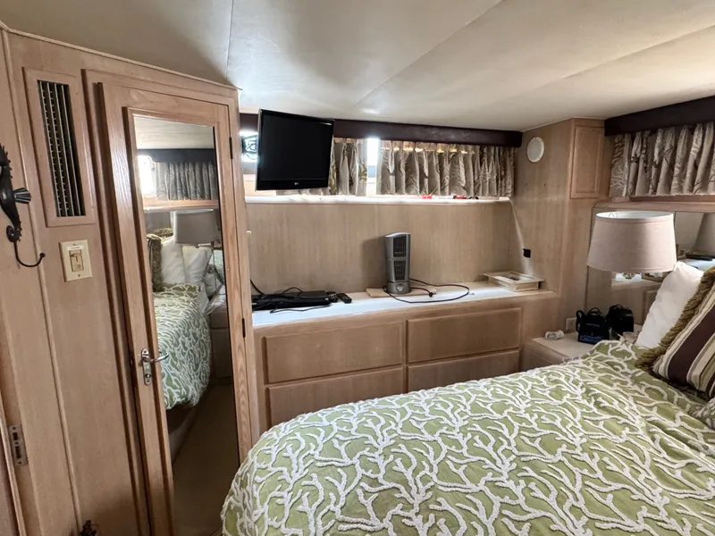 Slide: The Image of Hatteras 40 Motor Yacht 1991 - 32