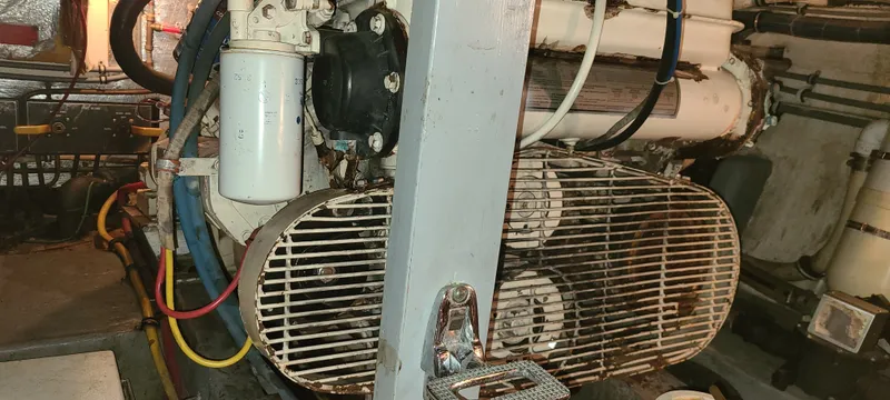 Slide: The Image of Hatteras 40 Motor Yacht 1991 - 8