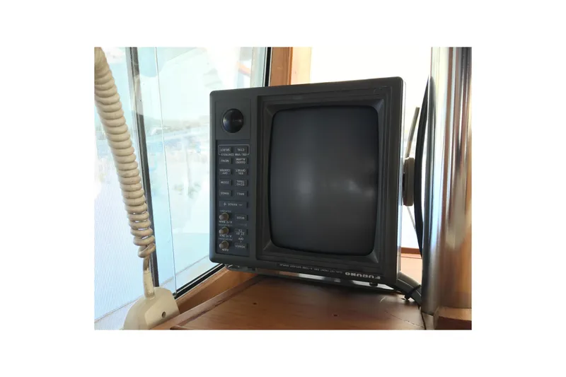 Slide: The Image of Vintage radar screen on Grand Banks 42 Europa, 1982 model. - 21